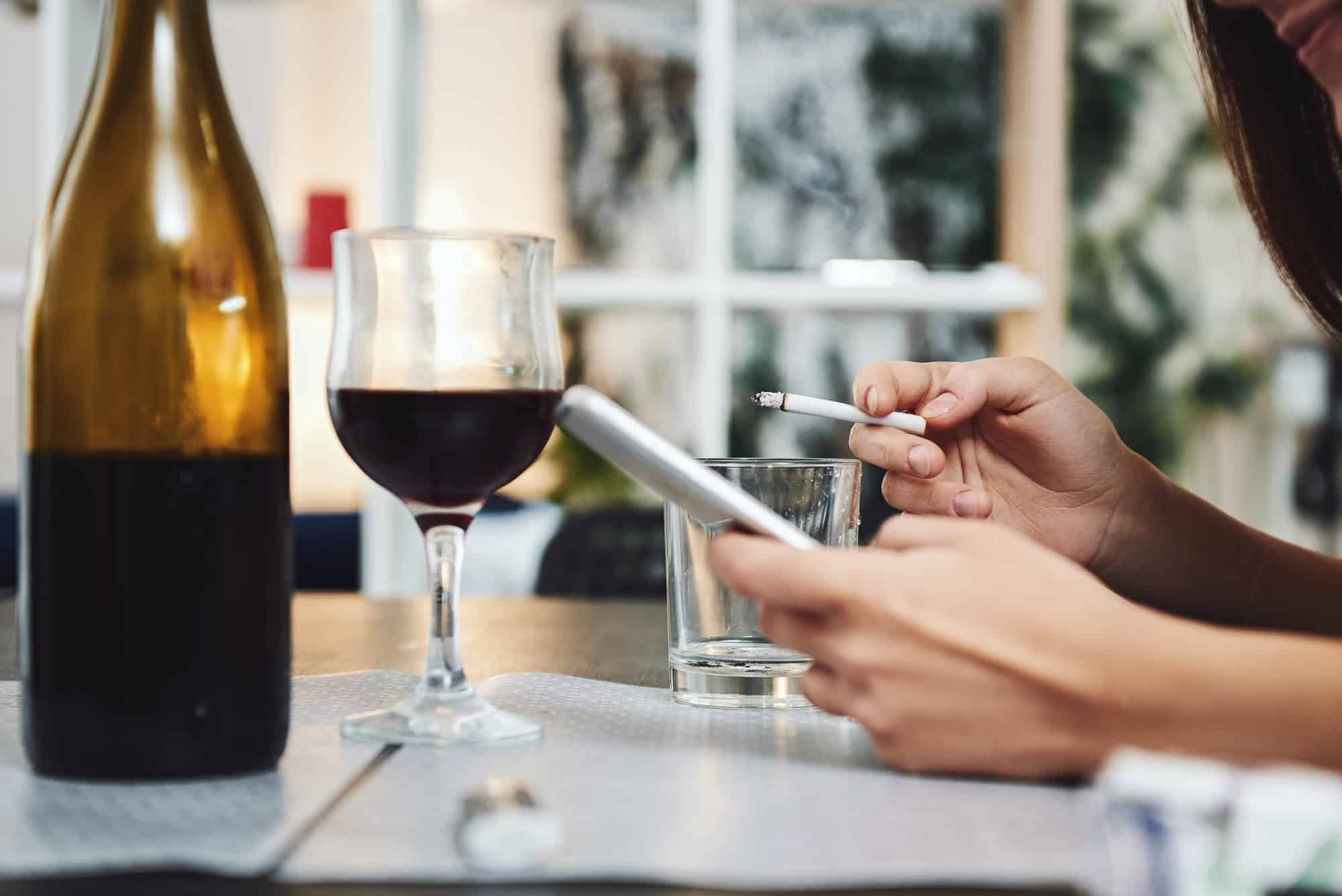 De cerca. Un cuadro de persona adicta al alcohol