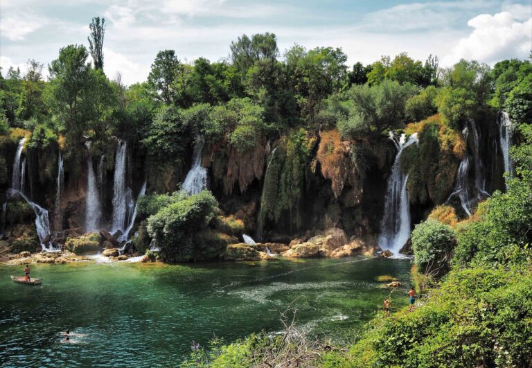 La belleza natural de las cataratas de Krka, Croacia.